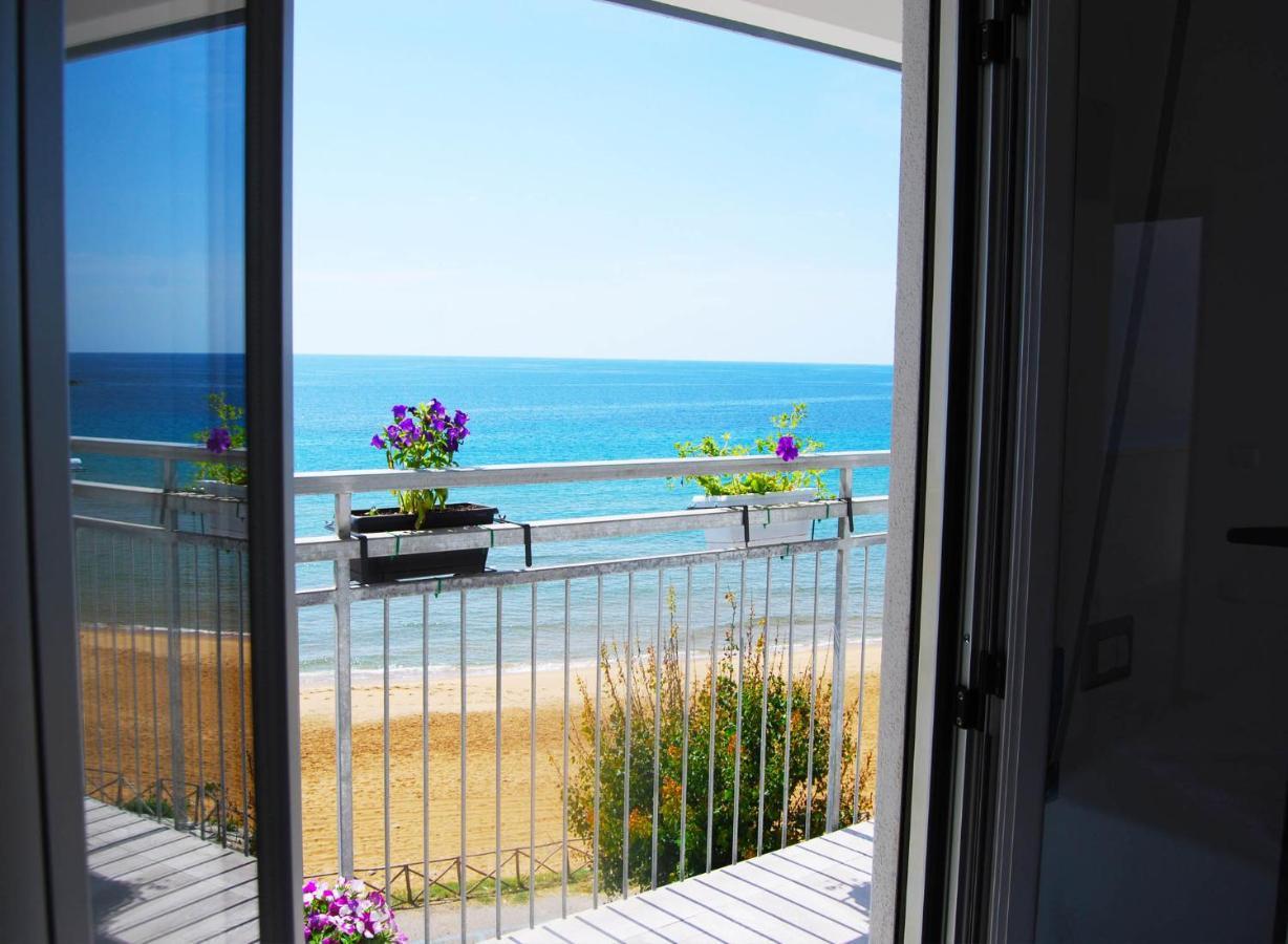 B&B Capo Rizzuto Fronte Mare Eksteriør bilde